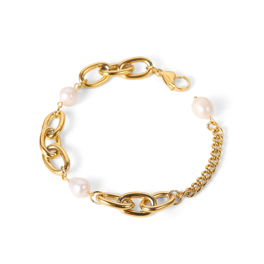 Oval link gold bracelet with pearl-effect bead, close-up product view